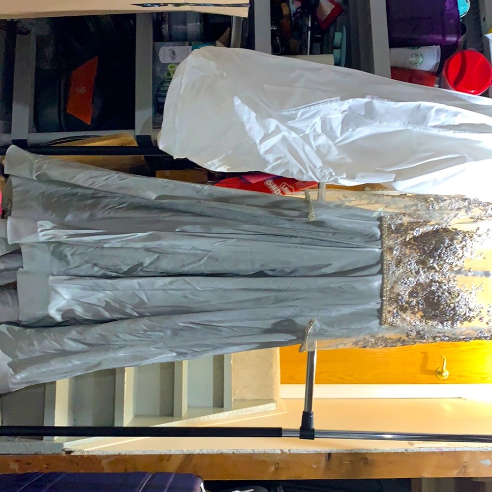 Mac Duggal stunning silver size 8 evening dress